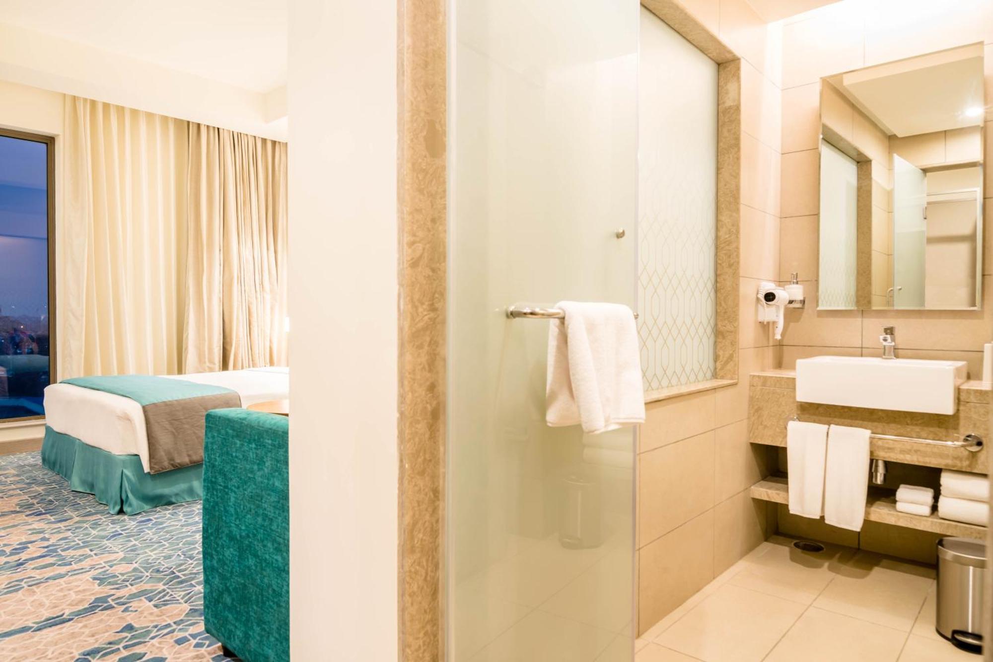 Standard Queen Room Accessible